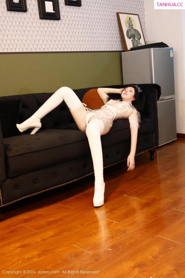   [XiuRen]高清写真图 2024.05.10 No.8517 小薯条nienie 美臀性感第54张图片